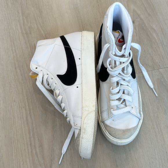 Nike White Blazer Mid ‘77 high top sneaker size 7.5 women’s - Picture 4 of 6